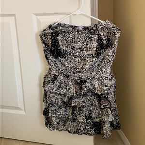 Open shoulder mini fluffy skirt size s/m